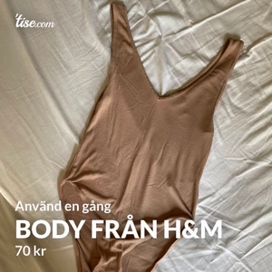 Body från H&M - Ribbad skön & snygg body från H&M, använd endast en gång🥰 70kr men kan ev tänka mig ett lägre pris 🤩