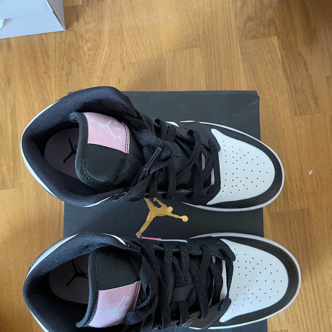 Arctic pink jordans  - 90