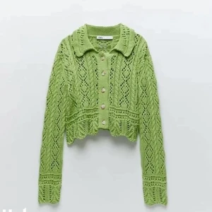 Stickad kofta - Stickad kofta från zara i storlek l, sitter oversize på mig som har s-m! Frakt tillkommer💗