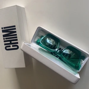 chimi - säljer mina nya chimis som jag använt 2-3 gånger då jag inte passar i den färgen tyvärr för dom är dock sååå snygga. nypris 1200kr💙 modell #005 i färgen aqua. köp direkt för 600 kr💗