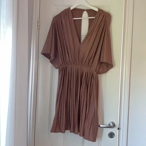 Oanvänd klänning, S - Oanvänd klänning från H&M