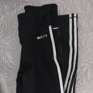 Träningstights adidas storlek S - Oanvända pga stora 