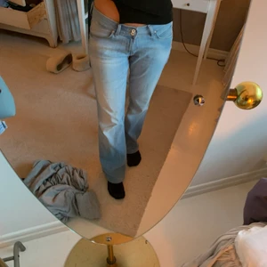 Lee jeans  - Säljer dessa lågmidjade jeans från Lee. Är 1,68 lång å brukar ha 36 i jeans. Frakt 66kr