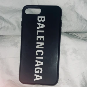 Balenciaga skal till iPhone  - Använt men gott skick. iPhone plus. Kan skickas 