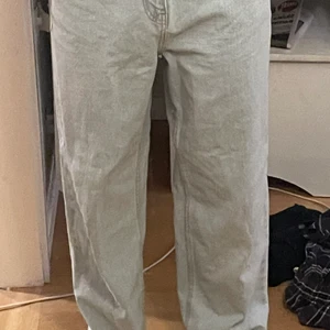 Collusion blå jeans tvättade - Helt oanvända, baggy jeans från Collusion. 30/32. Säljer pga fel storlek. Riktigt feta