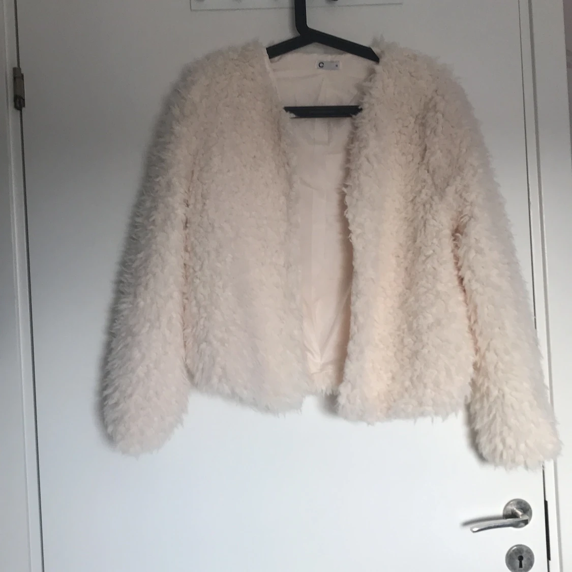 Mysig fluffig kofta/jacka stl M  - 90