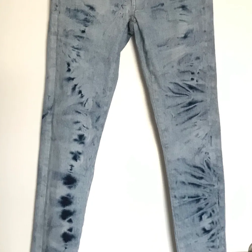 Oanvända, stretchiga jeans från New Denim, stl S. Jeans & Byxor.