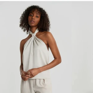 Halterneck topp, Gina Tricot  - Supersnygg halterneck topp från Gina Tricot💕