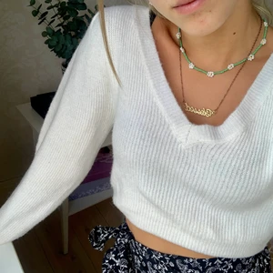 Stickad tröja - Fin stickad tröja från nakd. Säljer pga har en liknande. Endast använd några få gånger o är som ny, storlek xs💛