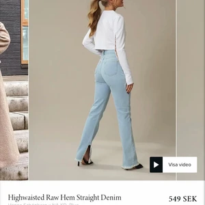 Jeans - (Lånade bilder från hemsidan) Ljus blåa jeans med en slits där nere, från nakd (hannas kolektion). Byxorna är i storlek 36, och finns inte i lager på hemsidan. Dom är köpta för 550kr och skicket är som nya. Frakt: 65kr. Kontakta mig för frågor och pris 💙