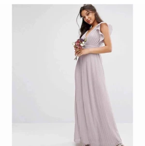 Balklänning 💜 - Använd en gång och är som ny 💜 Kan skickas direkt 💜 Sagolik klänning 😩 💜