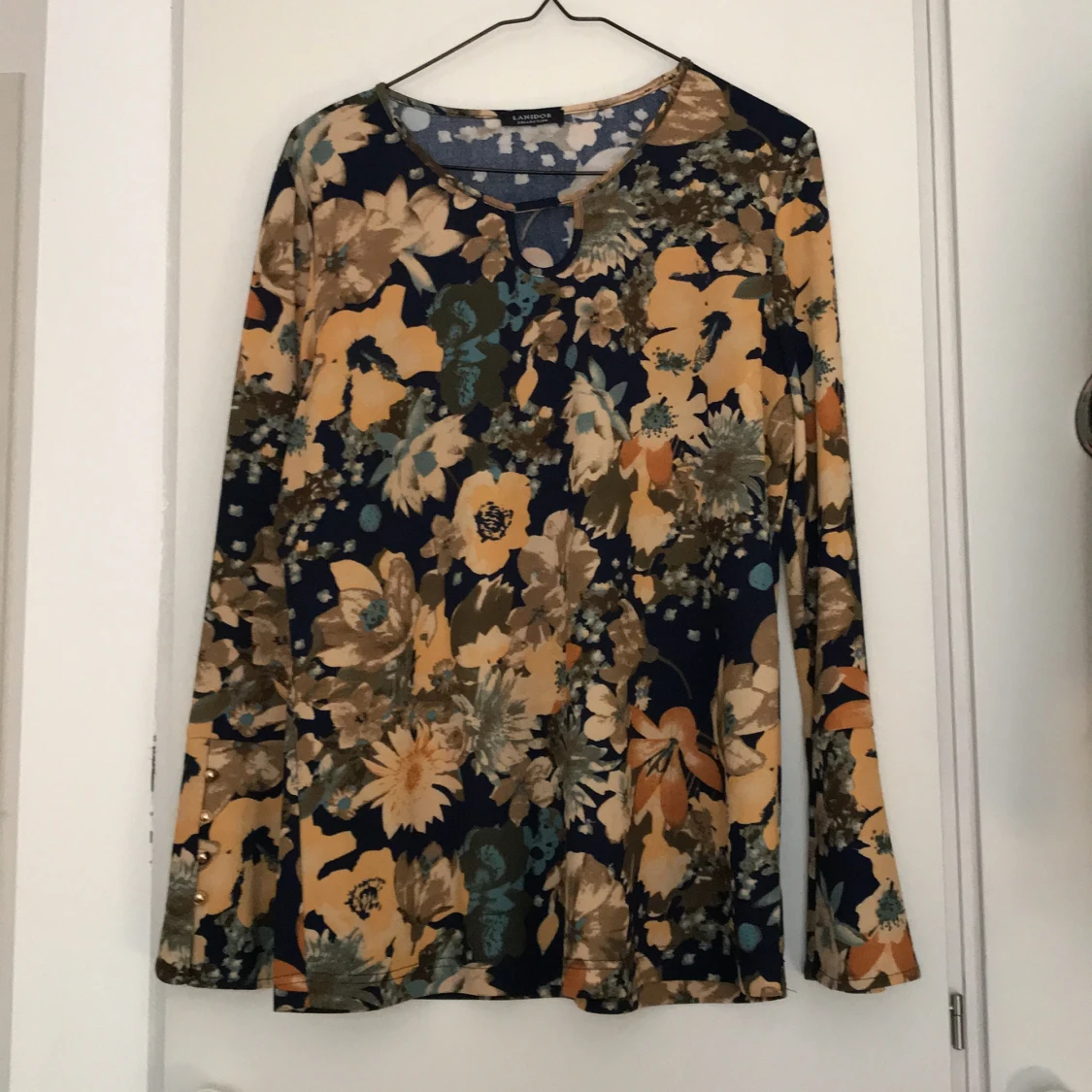 Beautiful blouse from Lanidor