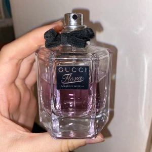 Gucci Flora Georgeous Gardenia - Mycket kvar som ni ser på bilderna! Använder ej längre. Kostar runt 600-800 kr har ej låda