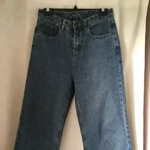 these jeans are almost new, i didn’t use them a lot so they are in perfect conditions and the product is from an high quality brand! I PAY HALF OF THE SHIPPING PRISE