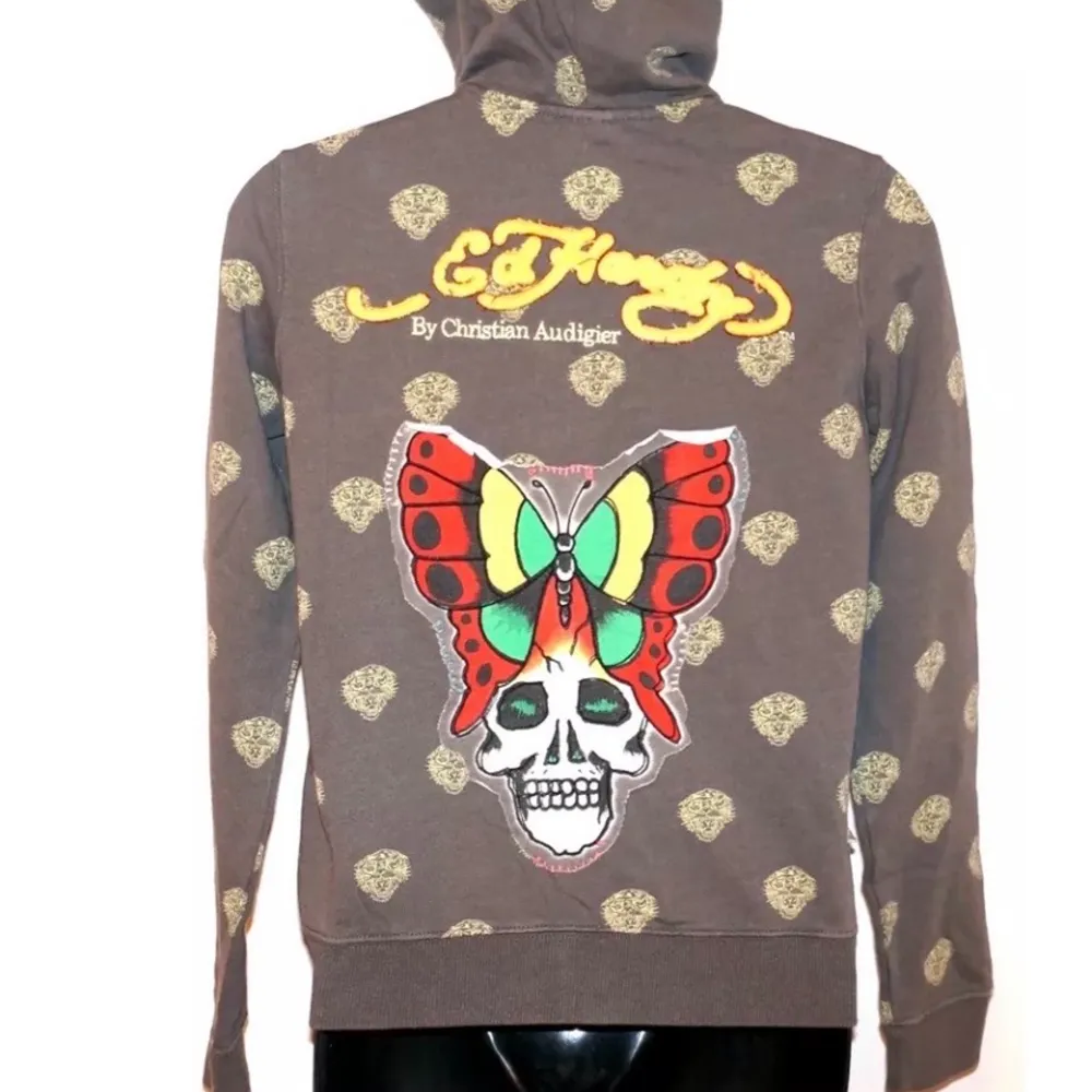 säljer en helt ny ed hardy hoodie i storlek s, med lappen frf kvar! kör bud om flera är intresserade. skriv för fler bilder x) 🤍. Hoodies.