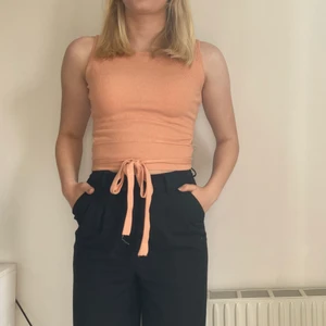 Laxrosa top - Jättegullig laxrosa top i ribbat material. Köpt från Zara och har nästan aldrig använts! Passar XS-M! Köparen står för frakt!!💗💗