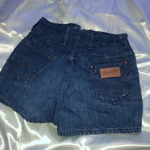 Wrangler med hög midja - Mina fav shorts som tyvär passar inte längre. Hög midja och lagom längd på rumpan