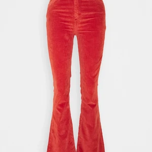 Byxor - Super fina manchester byxor i en blodapelsin-esk färg, skitsnygga och sitter helt underbart, strl 26, ser oanvända ut, köparen står för frakten