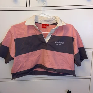 Piké - Jättefin piké men råka klippa den för kort för min smal, står att de är en XL men känns mer som en L 