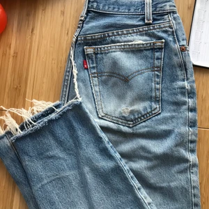 Vintage levis - Levis i vintage-skick, lite märken här och där men annars fint skick! Fråga om fler bilder :)
