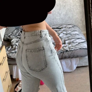 Gina - Jag säljer dessa byxor från Gina i storlek 38 (passar mig som är vanligtvis 36) då dom är för korta mig mig (är 176 cm). Frakt ingår i priset, frågor i dm 