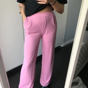 Rosa byxor - Frakt ingår! Rosa byxor från Nelly!🧡