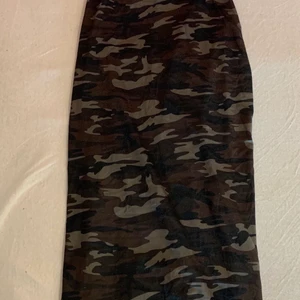 En militär färgad klänning - Detta är en jätte fin militär färgad sommar klänning som jag önska fortfarande passa mej men är litte för kort så om du är under 164 så borde den passa perfekt till dig