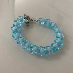 Armband med pärlor  - cwt armband med pärlor i form av stjärnor 💙