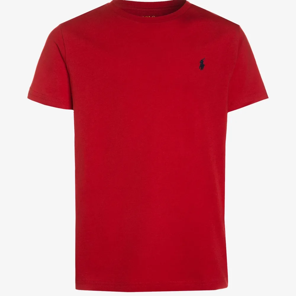 Snygg T-shirt från ralph lauren i storlek xs (passar en s), använd 2 gånger❤️. T-shirts.