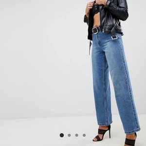 Blåa raka/vida jeans - Blåa raka jeans från missguided i strl 36. Köparen står för frakten💚