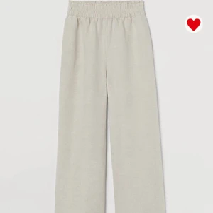 Linne byxor från H&M  - Säljer helt nya linne byxor från H&M i storlek M, slutsålda online 🥰 helt oanvända, prislapp finns kvar. Frakt tillkommer