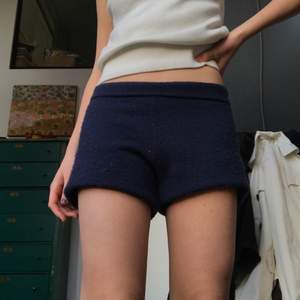 Super fina stickade zara shorts i storlek xs💕! Supersköna och perfekta till sommaren. Köpare står för frakt.