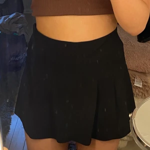 ”Tenniskjol” - Säljer min söta ”tenniskjol” för att den inte kommer till användning nog mycket. Jättefin och bra skick:)