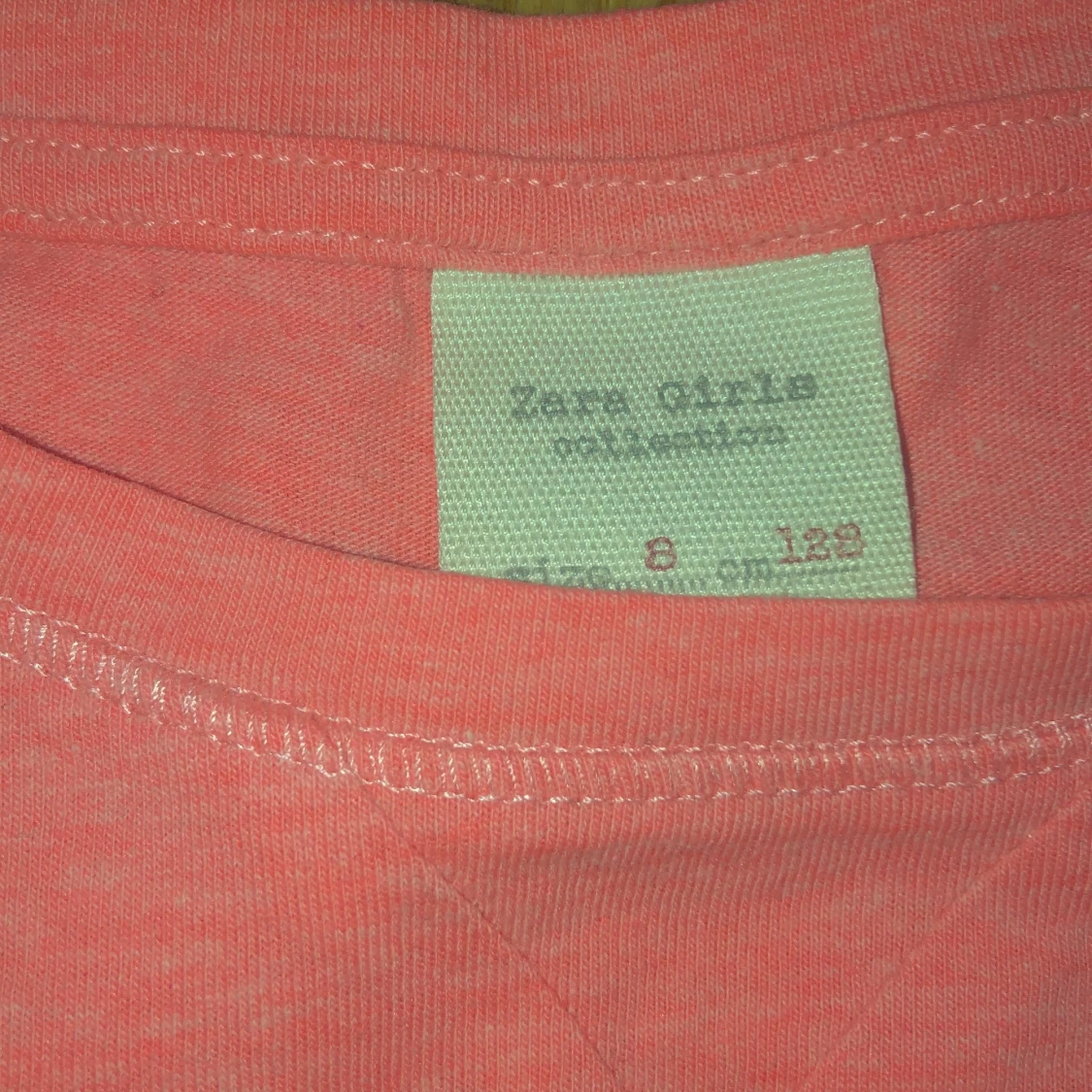 En tröja för sommaren från ZARA. Den är från 8 år (128)  - 90
