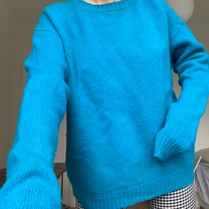 Acne ulltröja - Jättefin blå/ turkos stickad tröja i ull från Acne. Fint skick!