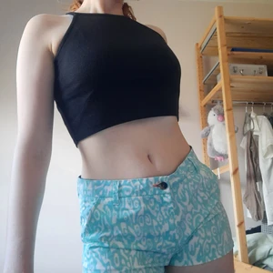 Turkosa shorts - Fräcka shorts från Holly & Whyte i storlek 40. 