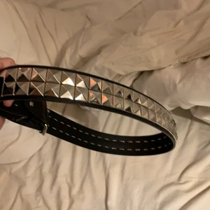 Nitbälte - Supersnygg och trendigt nitbälte som inte kommer till användning. 100+66 i frakt☺️❤️