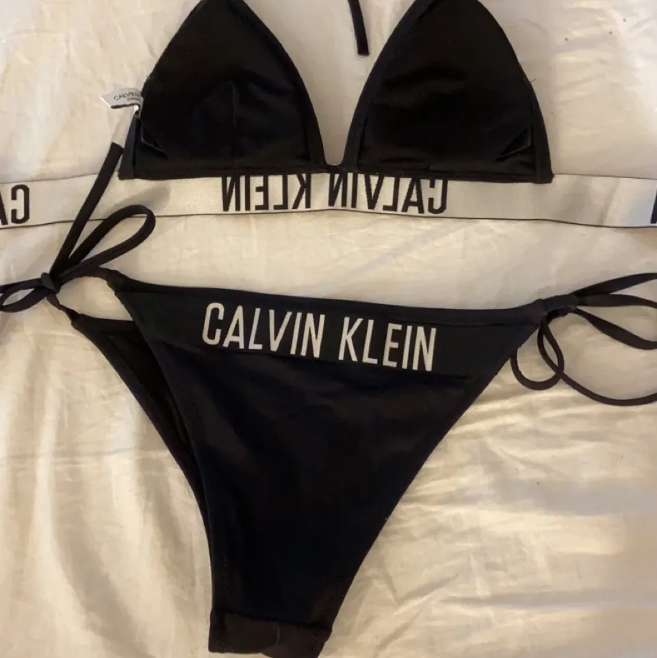 En Calvin Klein bikini som är aldrig använd storlek Xs. Övrigt.