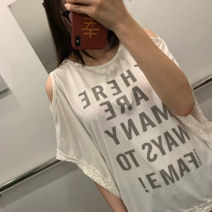 Topp i storlek m - Tops i storlek m, fin skick, finns hämta i Stockholm, kan även skicka via post