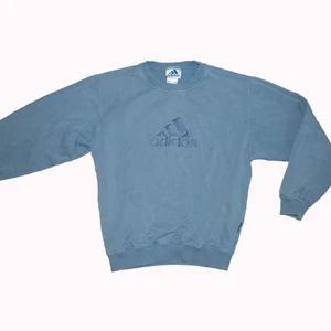 Adidas Sweatshirt - Snygg blå sweatshirt från Adidas! Snygg passform osv.....