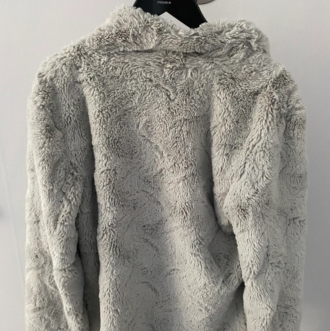 Ljusgrå päls  - 91