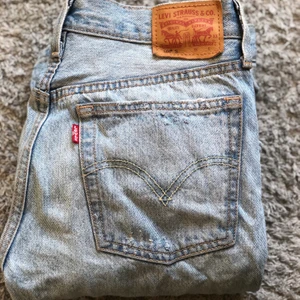 Levi’s 501 - Vanliga Levi’s 501. Säljer pga tyvärr för små för mig. 300:- exkl. frakt