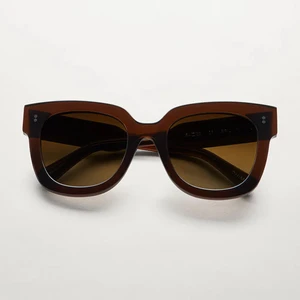 Chimi eyewear - Säljer mina fina chimi eyewear solglasögon i modell 08 Brown. Nypris 1100kr🌼 Fint skick och fodral kommer till🕶