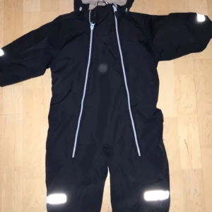 Barn overall  - Polarn och pyret färgen blå 