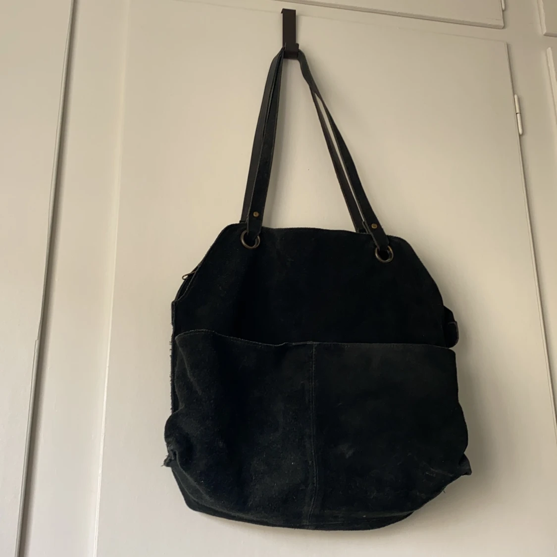 White washed svart väska