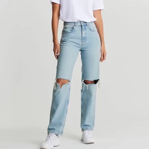 90s high waist jeans  - De populära high waist jeansen från Gina Tricot i storlek 38. Säljer pga av dem är för stora. Använt sparsamt. Original pris 599kr