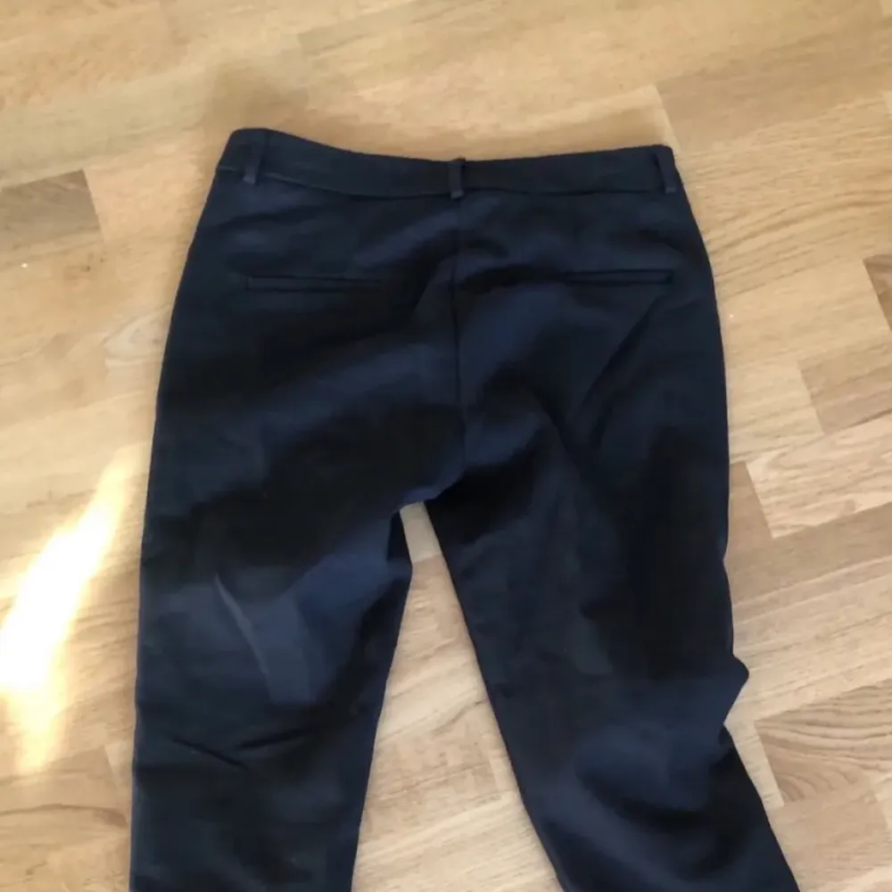 Nästintill nya kostymbyxor strl 36. Nypris 400kr. Jeans & Byxor.