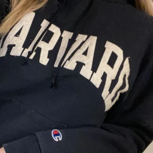 Champion - Champion hoodie 💕köpte på second hand , skriv ett bud nedanför,köparen står för frakten 