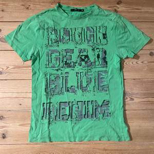 Grön skate t-shirt!☀️ Säljes i befintligt skick, precis som allt annat🌼 Skriv gärna vid frågor eller vid efterfrågan på fler bilder!