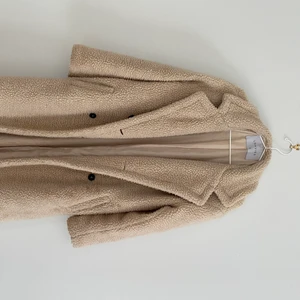 Coat  - Jättefin alpackors jacka, knappt använd. Ursprungspriset 1990kr. stor i storleken